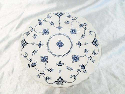 Myott Finlandia porcelain  side  plate - quite nice - Bid now !!